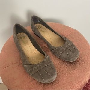 Clarks Taupe Suede Leather Shoe Size 9.5